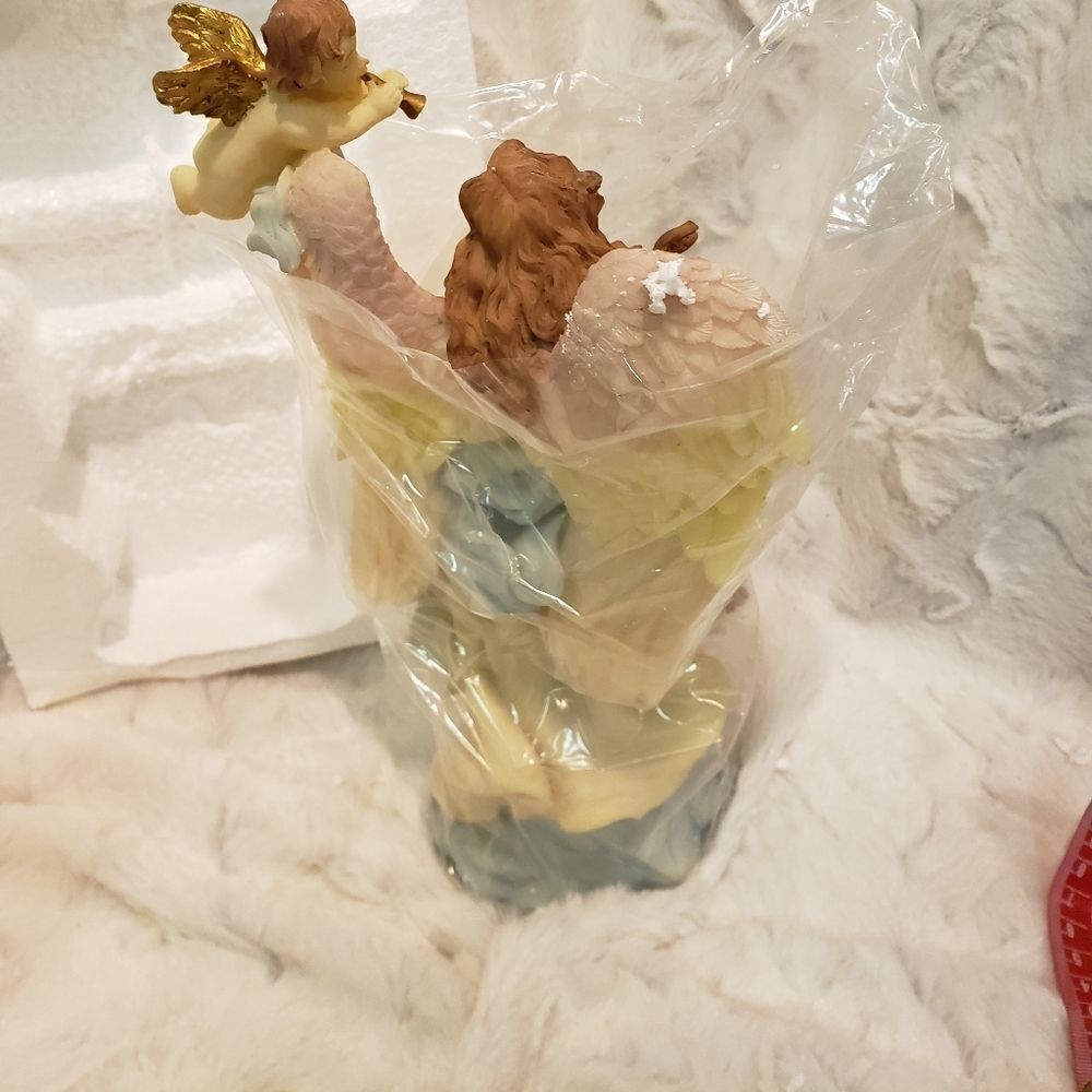 Angel   - Picture 4 of 8